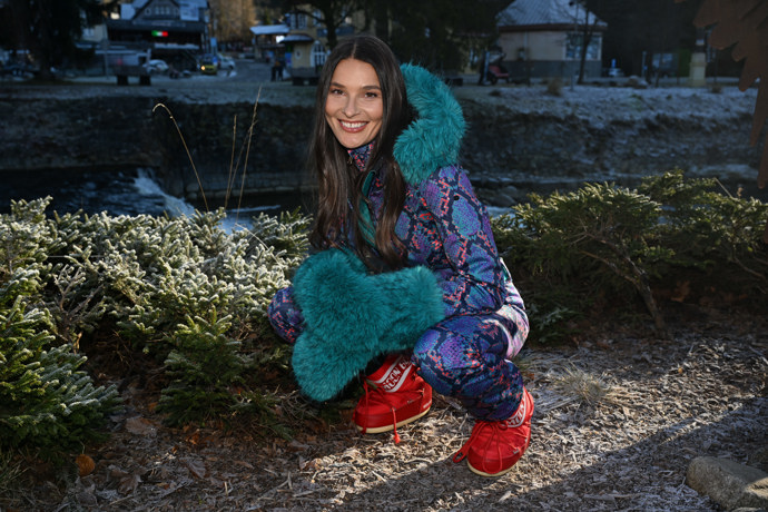 FOTO: Krásná Nikol Švantnerová. – stránka 55