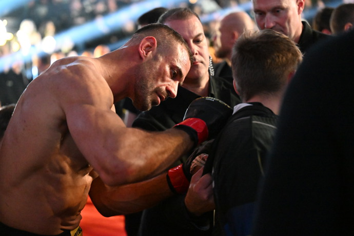 FOTO: Podepisoval se.