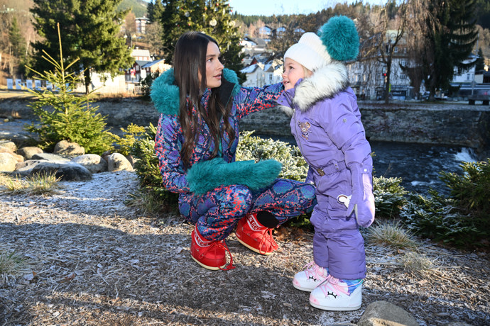 FOTO: Nikol Švantnerová sundala čepičku své dcerce. – stránka 50