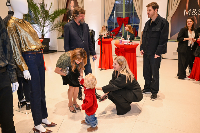 FOTO: Dcera Říbalových se pozdravila s herečkou Danou Morávkovou. – stránka 3