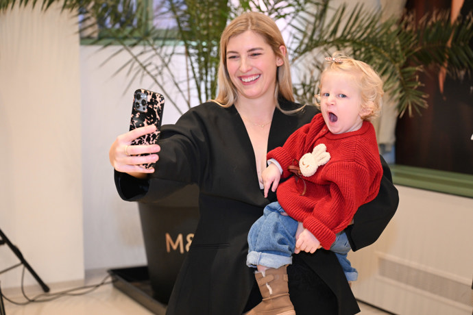 FOTO: Dcera Říbalových Isabella měla veškerou pozornost. – stránka 7