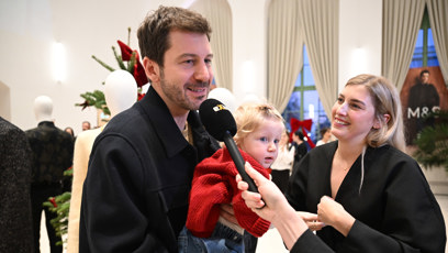 FOTO: Petr a Michaela Říbalovi se svou dcerou Isabellou při rozhovoru pro eXtra.cz.