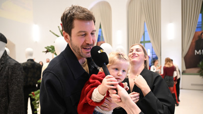 FOTO: Malá Isabella Říbalová se při rozhovoru pro eXtra.cz ujala mikrofonu.