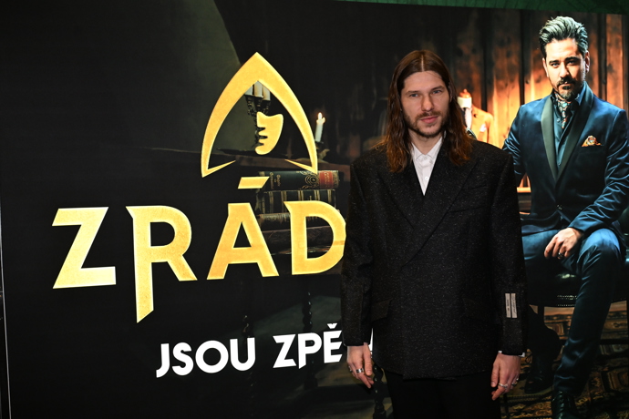 FOTO: Pár na červeném koberci zářil štěstím. – stránka 2