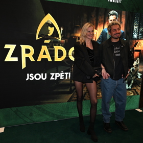 Mirai Navrátil dorazil s přítelkyní promítání finálové epizody Zrádců.