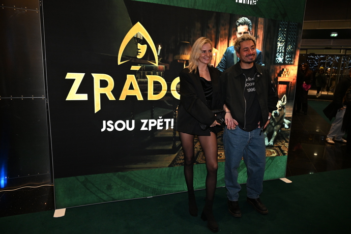 FOTO: Mirai Navrátil dorazil s přítelkyní promítání finálové epizody Zrádců. – stránka 10