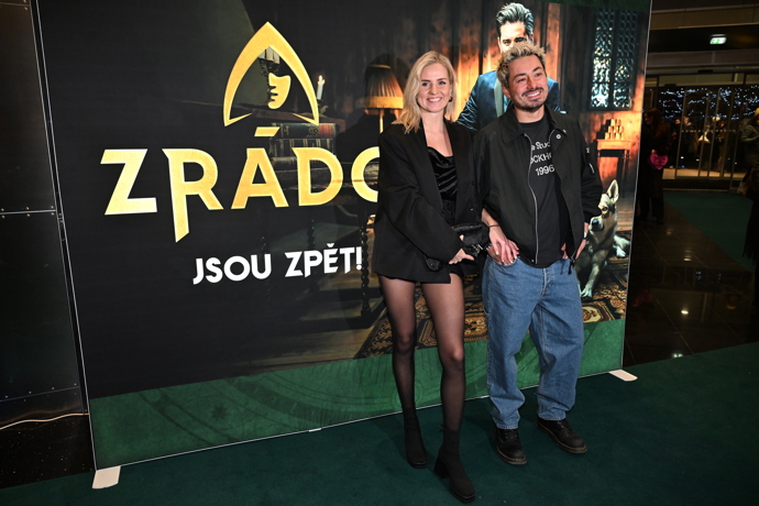 FOTO: Mirai Navrátil s přítelkyní. – stránka 9