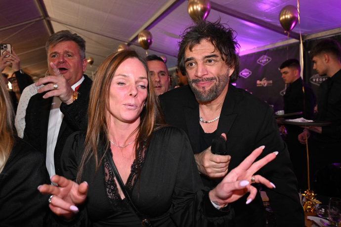 FOTO: Sagvan to rozjel i pod pódiem. – stránka 17