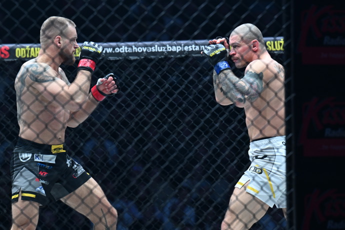 FOTO: Robert Pukač a Patrik Kincl během zápasu. – stránka 15