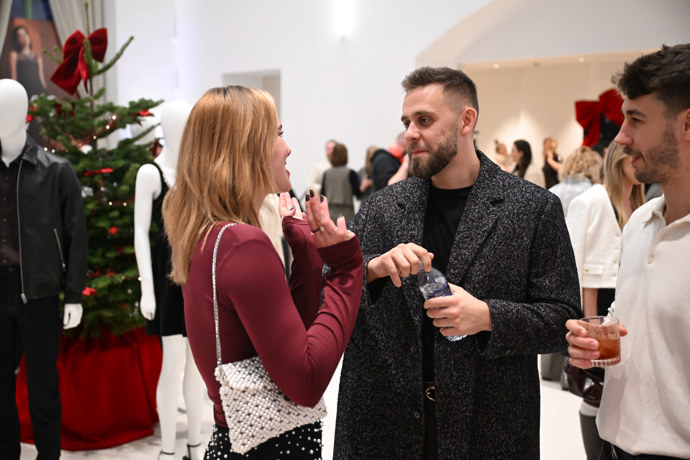 FOTO: Vincent ze Žanety nemohl spustit oči. – stránka 17