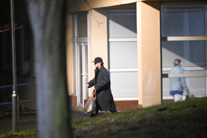 FOTO: Leoš Mareš odcházel z nemocnice od Patrika Hezuckého k ránu. – stránka 79