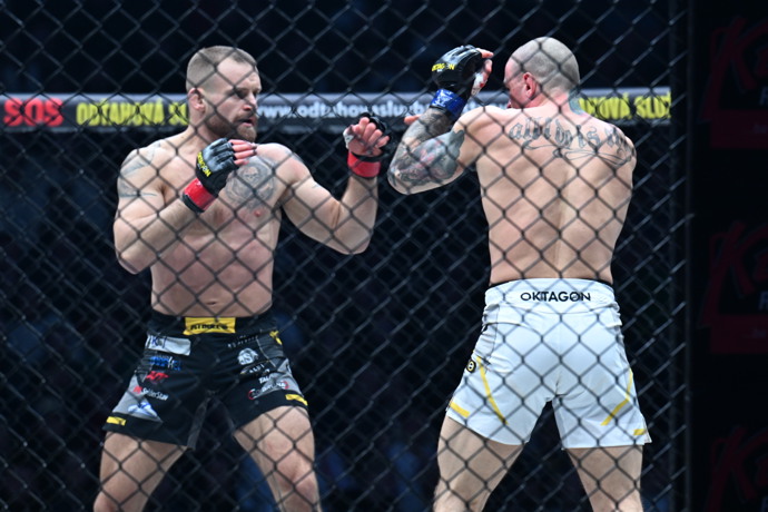 FOTO: Robert Pukač a Patrik Kincl během zápasu. – stránka 14