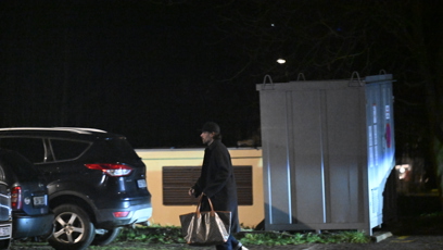 FOTO: Leoš Mareš odcházel z nemocnice od Patrika Hezuckého k ránu.