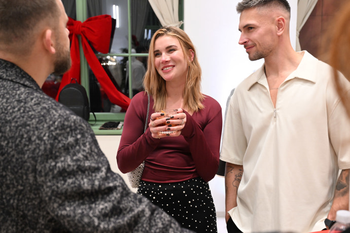 FOTO: Konverzace mezi trojicí. – stránka 13