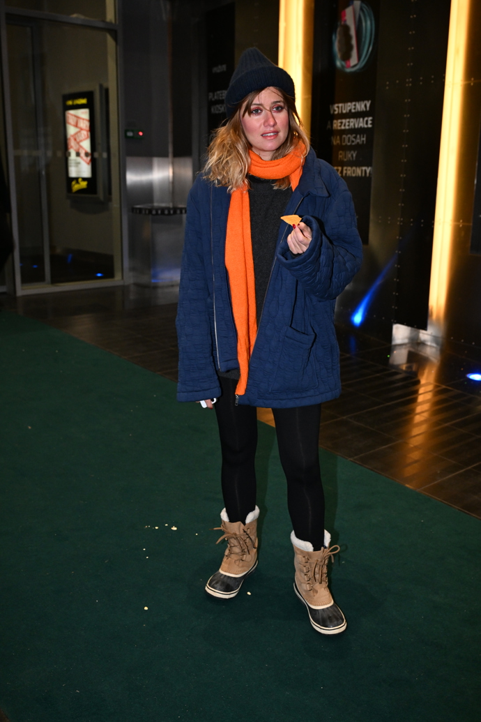 FOTO: Emma Smetana s bramburkem. – stránka 8