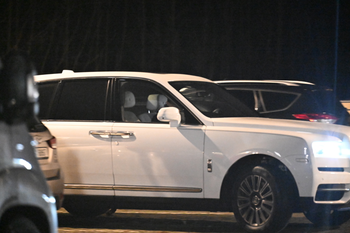 FOTO: Leoš Mareš odcházel z nemocnice od Patrika Hezuckého k ránu. – stránka 7