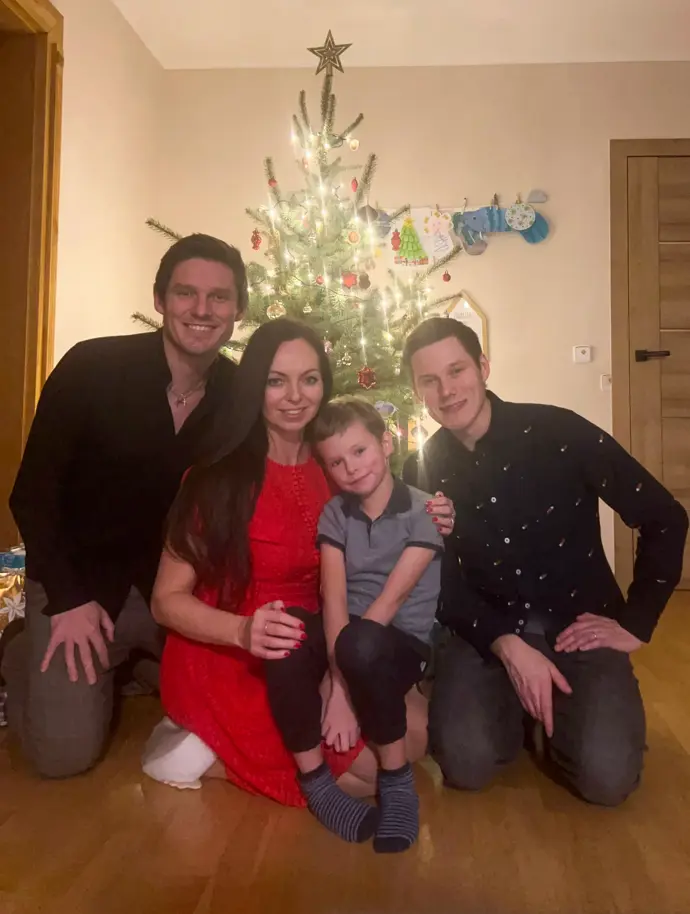 FOTO: Pavel Callta ukázal rodinu. – stránka 18