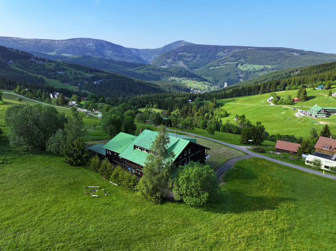 FOTO: Pavel Callta si pořídil penzion v Peci pod Sněžkou. – stránka 21