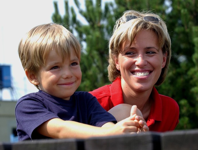 FOTO: Alena Zárybnická se synem. – stránka 11