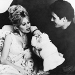 K tomu stát se matkou přinutil Brigitte její tehdejší manžel Jacques Charrier.