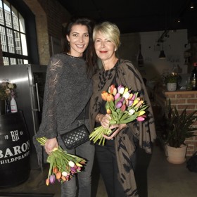 Helena Harabinová je maminkou Moniky Marešové, rozené Koblížkové, a stejně jako dcera má pozitivní vztah k módě. 