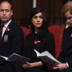 O poznání méně nadšení předvedl následník trůnu ve Westminsterské katedrále roku 2018 při pohledu na švagrovou Meghan Markle. Ale možná zdání klame a Will se jen chtěl ujistit, že Meghan má v ruce knížečku se stejným textem jako on.