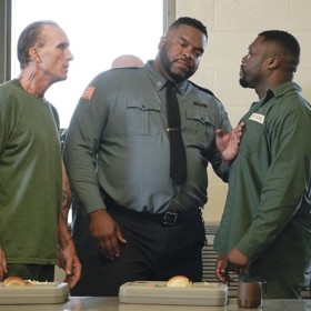 Peter Greene v seriálu For Life. 