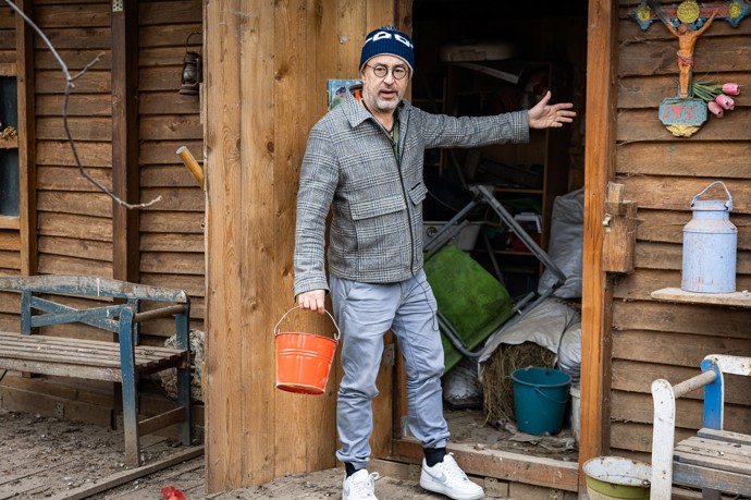 FOTO: Marián Čurko rád pečuje o zahradu. – stránka 3