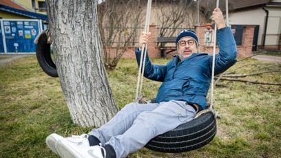 FOTO: Marián Čurko na své zahradě.