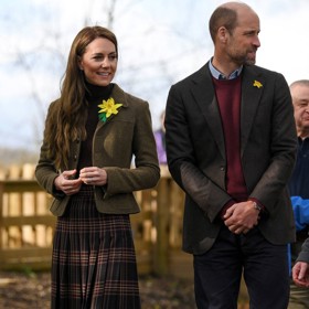 ...i na sukních, které jsou momentálně velkým hitem.