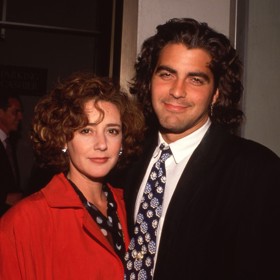 Jejím prvním chotěm byl vyhlášený fešák George Clooney. Vzali se v prosinci roku 1989.