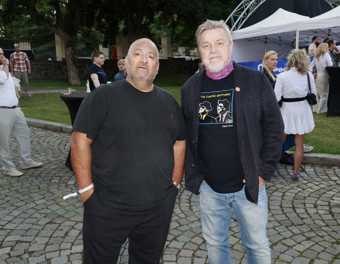 FOTO: Patrik Hezucký s kamarádem Milošem Pokorným. – stránka 24