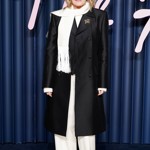 Herečka Kim Cattrall zjemnila černé kousky právě éterickou bílou.