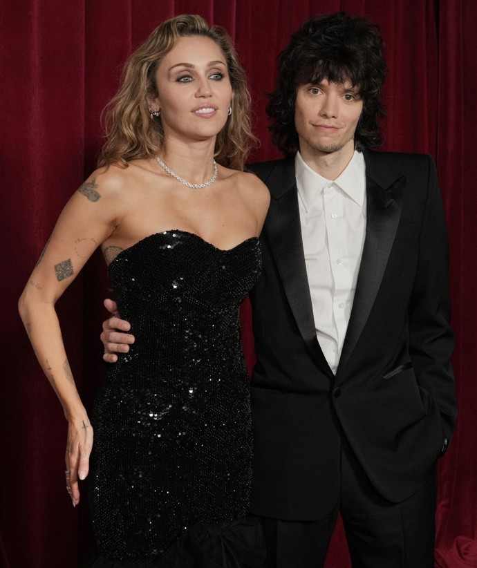 FOTO: Miley Cyrus je zasnoubená. – stránka 1