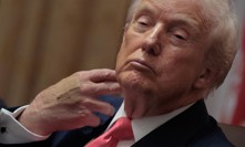 Podivné náplasti na ruce Donalda Trumpa.