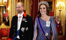 Kate Middleton se svým manželem na královském banketu.