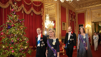 FOTO: Kate Middleton se svým manželem na královském banketu.