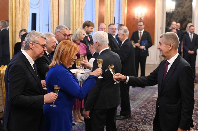 FOTO: Alena Schillerová si ťukla s Andrejem Babišem.