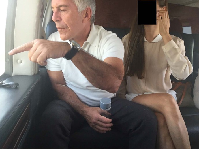 FOTO: Jeffrey Epstein s mladou dívkou. – stránka 7
