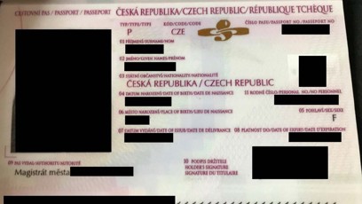 FOTO: Ve zveřejněných dokumentech byl i český pas.