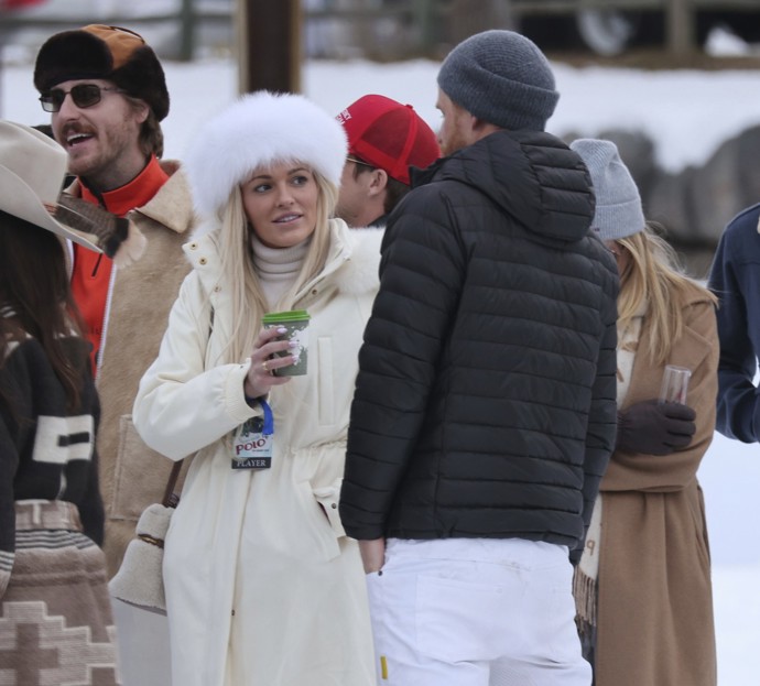 FOTO: Princ Harry s neznámou blondýnkou v Aspenu. – stránka 1