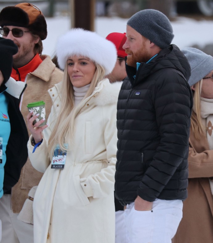 FOTO: Princ Harry po boku neznámé blondýnky. – stránka 1