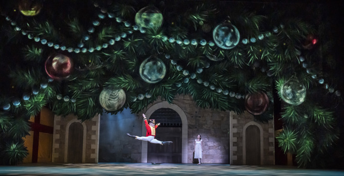 FOTO: Záběry z klasického představení Louskáček v podání  Anglického národního baletu. – stránka 1