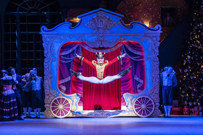 FOTO: Záběry z klasického představení Louskáček v podání  Anglického národního baletu.