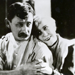 Historie ostrostřelců sahá až do středověku, kde měli za úkol chránit města. Na snímku Vlasta Burian a Růženou Šlemrovou, zahráli si manželský pár.