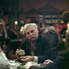 Brakýři: Děj sleduje příchod hlavního hrdiny Jacka McMurda do údolí, které ovládá gang Brakýřů (na snímku je herec Petr Haničinec, ve filmu si ale také zahrál Zdeněk Rytíř).