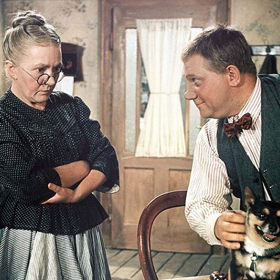 snímek z filmu Dobrý voják Švejk (Eva Svobodová a Rudolf Hrušínský)