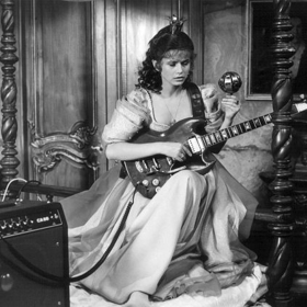 snímek z pohádky Princové jsou na draka a Ivana Andrlová v roli princezny.