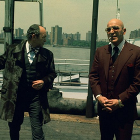 Maminka herce Tellyho Savalase byla umělkyně, otec provozoval řeckou restauraci.