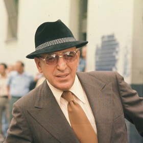 Telly Savalas měl čtyři sourozence.